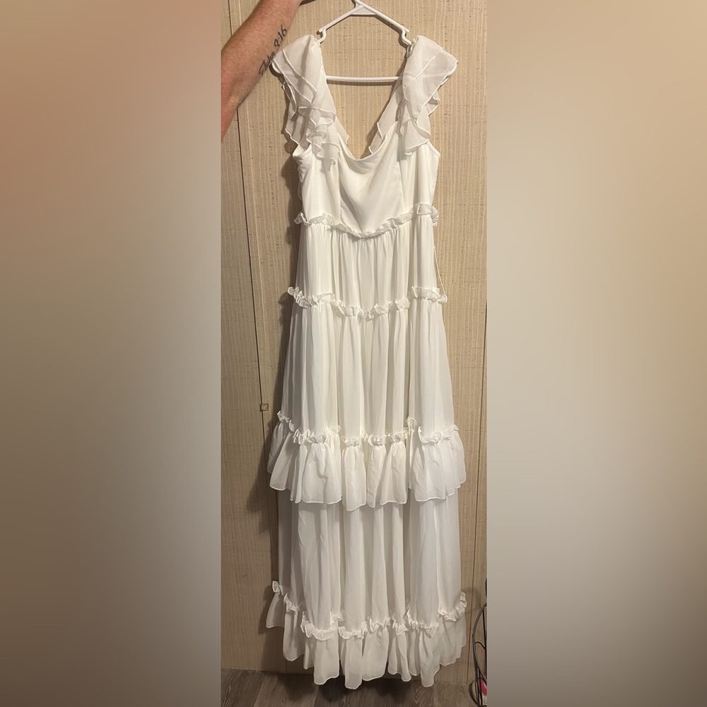 Elegant White Ruffled Dress NWT XL